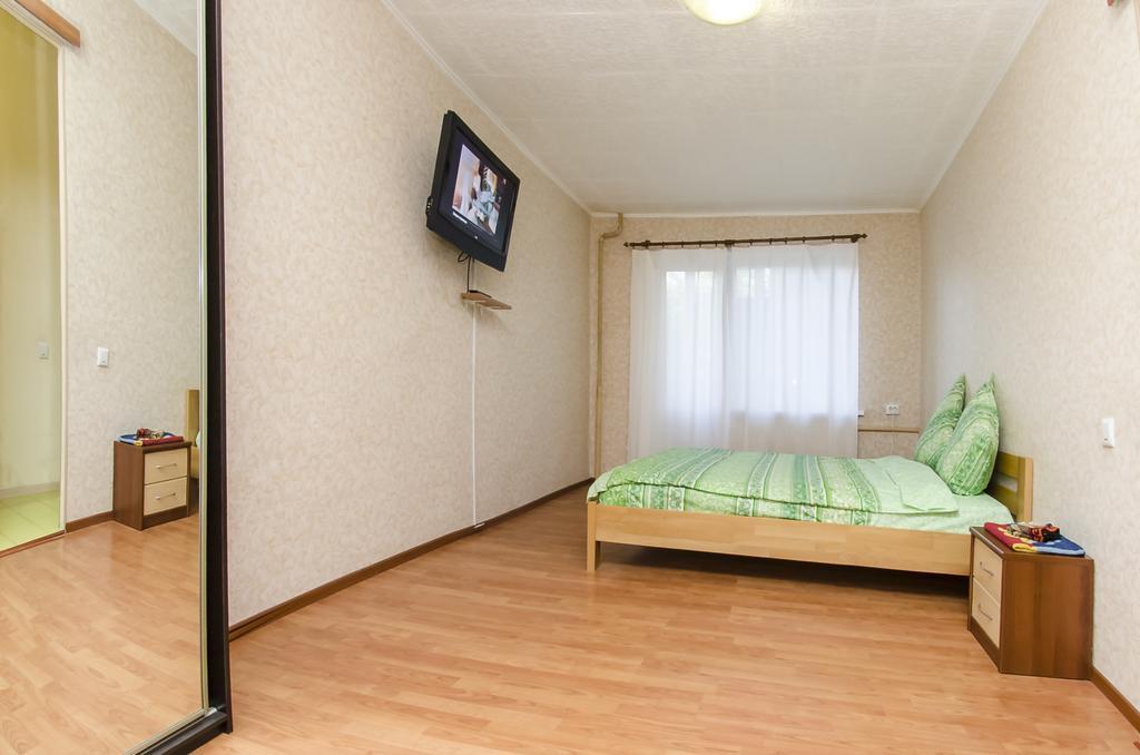 Vip Apartment On 14 Vidradnyi Avenue Kiev Luaran gambar